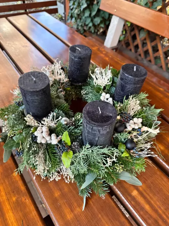 Scandi adventní věnec Premium, černý, na stůl