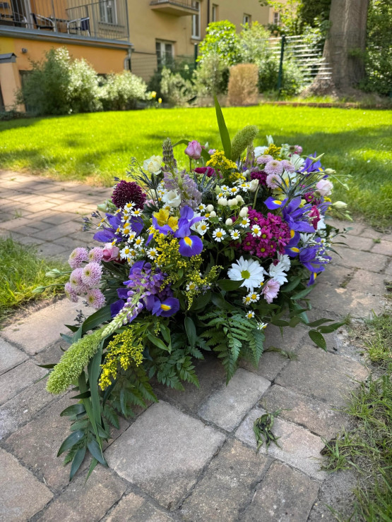 Vypichovaná smuteční kytice na rakev luční, velká