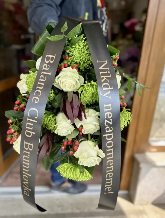 Smuteční velká kytice s růžemi