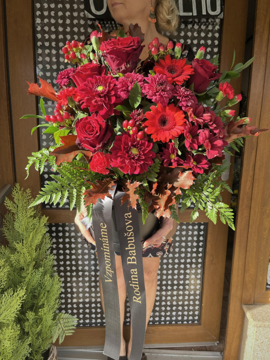 Velký černý smuteční box se stuhou