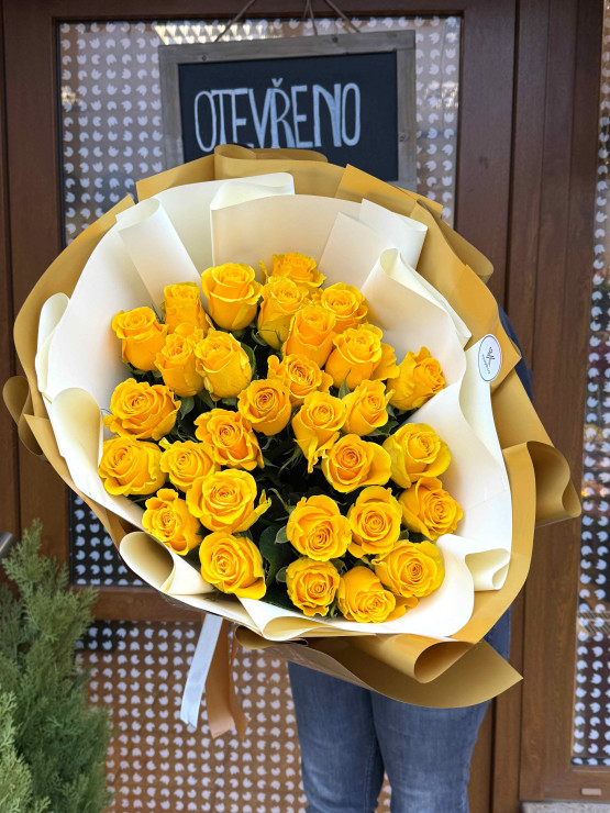 Kytice žlutých růží 70 cm