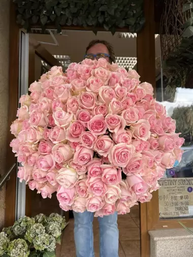 Kytice růžových růží 70 cm