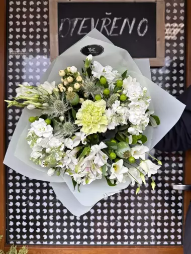 Zelená kytice čerstvých květin