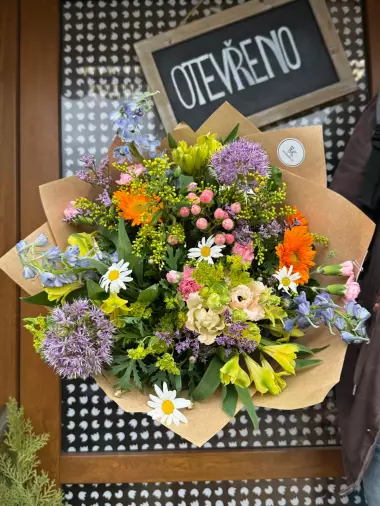 Kytice v lučním stylu