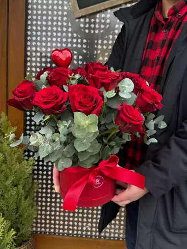 Růže v krabici, rudé