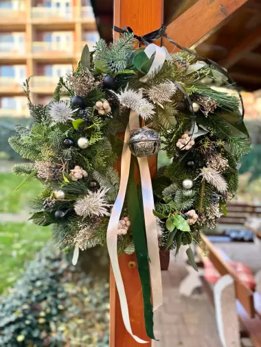 Scandi adventní věnec Premium, černý, na zavěšení