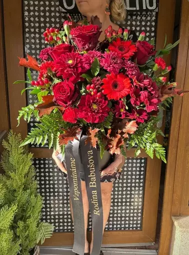 Velký černý smuteční box se stuhou