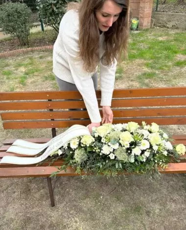 Vypichovaná smuteční kytice na rakev, malá