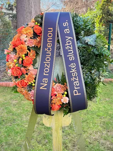 Smuteční věnec s jednostrannou přízdobou dle přání