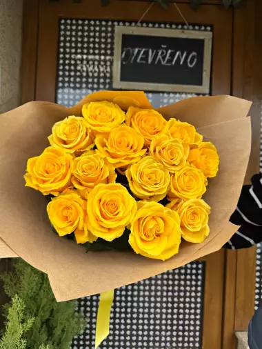 Kytice žlutých růží 70 cm