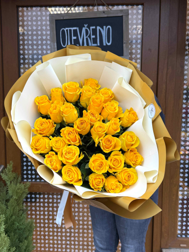 Kytice žlutých růží 70 cm