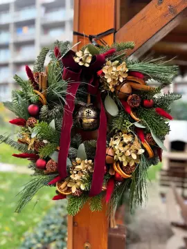 Adventní věnec Premium, červeno-zlatý, na zavěšení