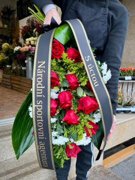 Smuteční kytice Klasik, červené růže a chryzantémy