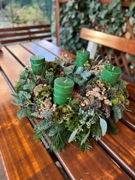 Adventní věnec Premium, zelený, na stůl Adventní věnec Premium, zelený, na stůl