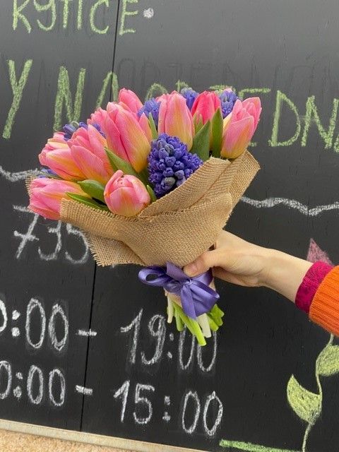 Kytice tulipánů a hyacintů rozvoz a doručení Praha