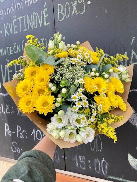 Žlutá kytice z online květinářství Praha