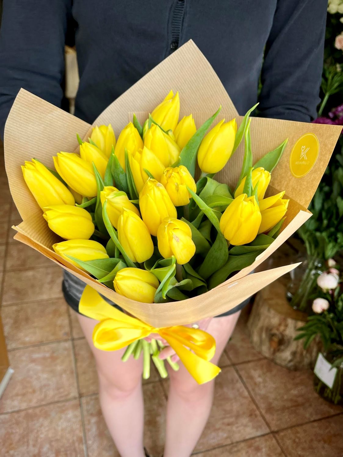 Doručení tulipánů po Praze