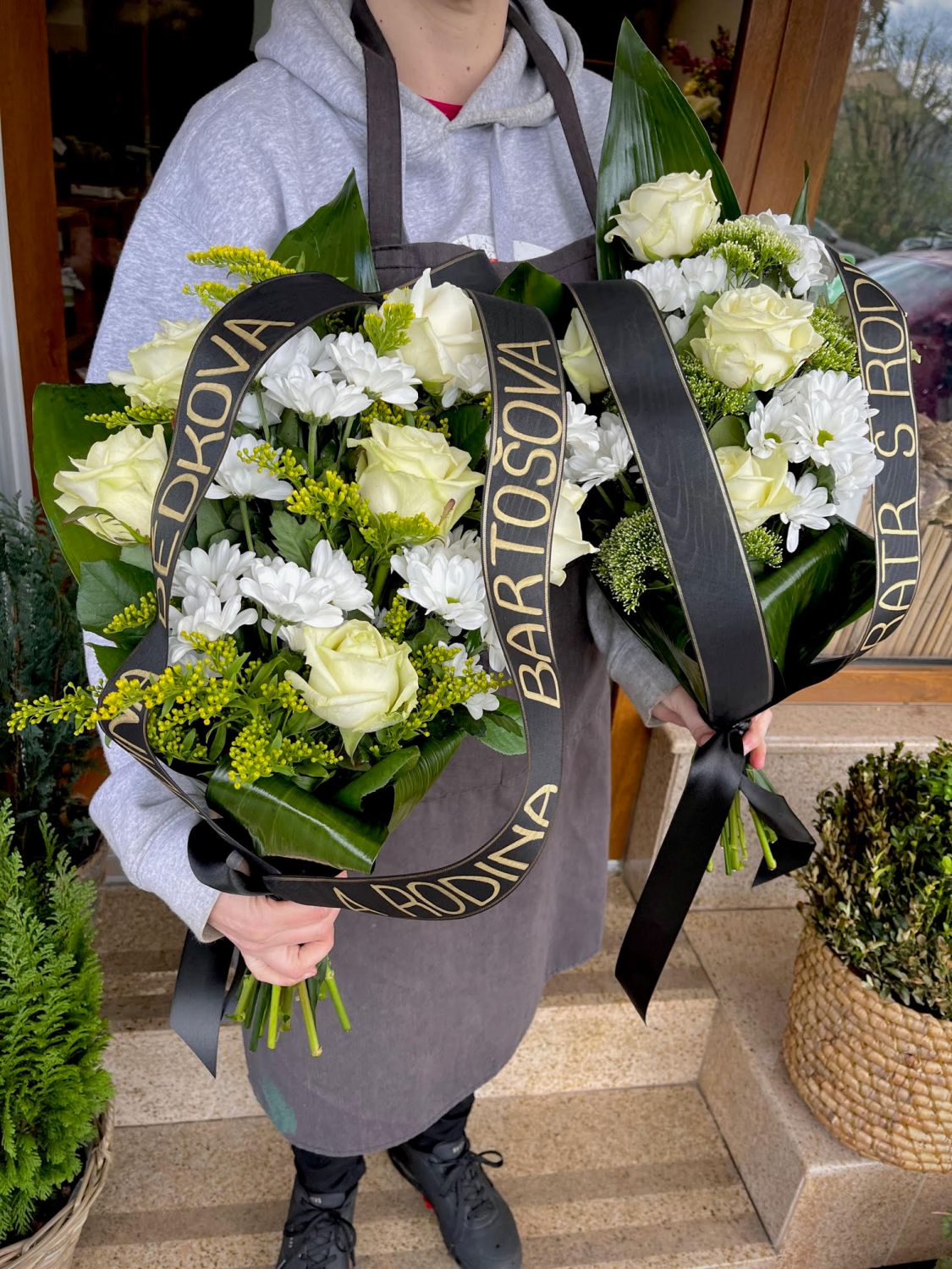 Smuteční kytice se stuhou