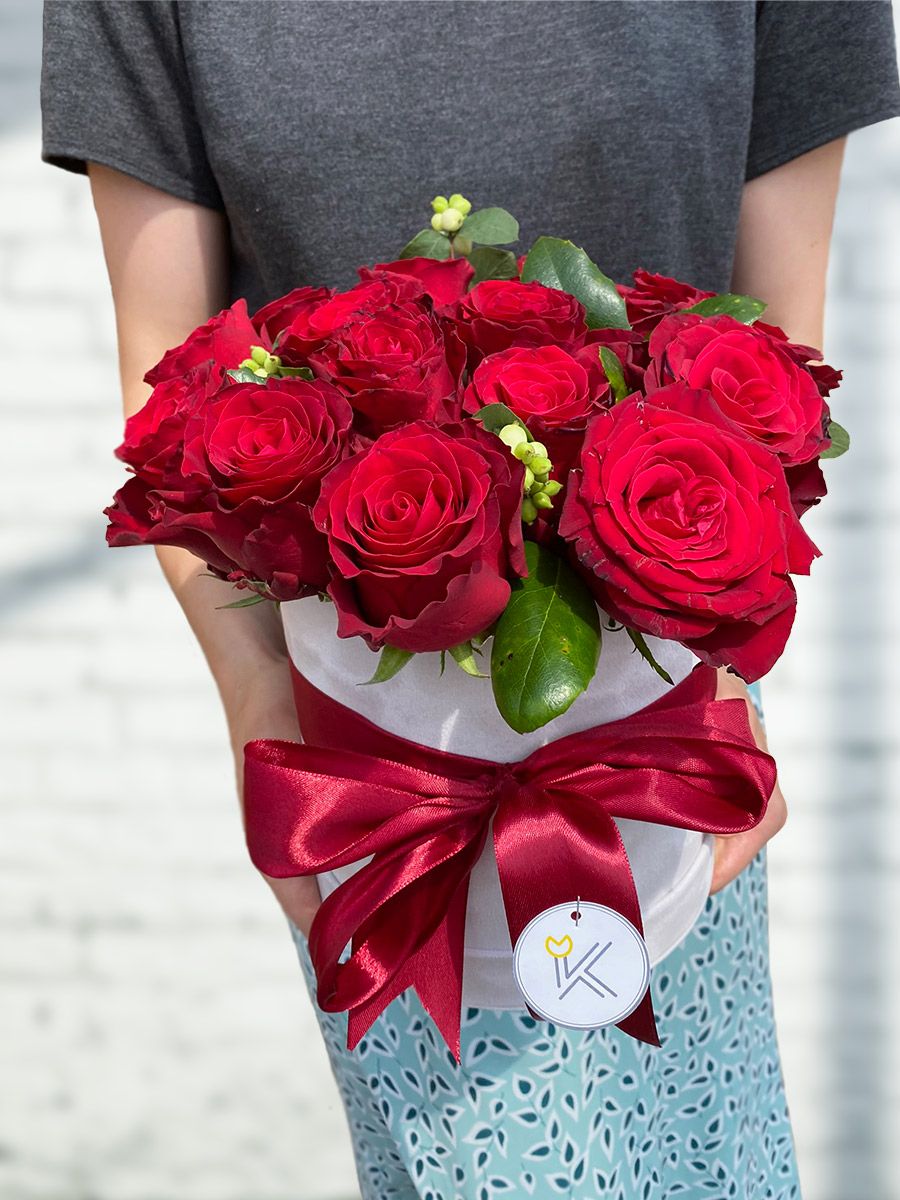 Flowerbox z rudých růží pro doručení