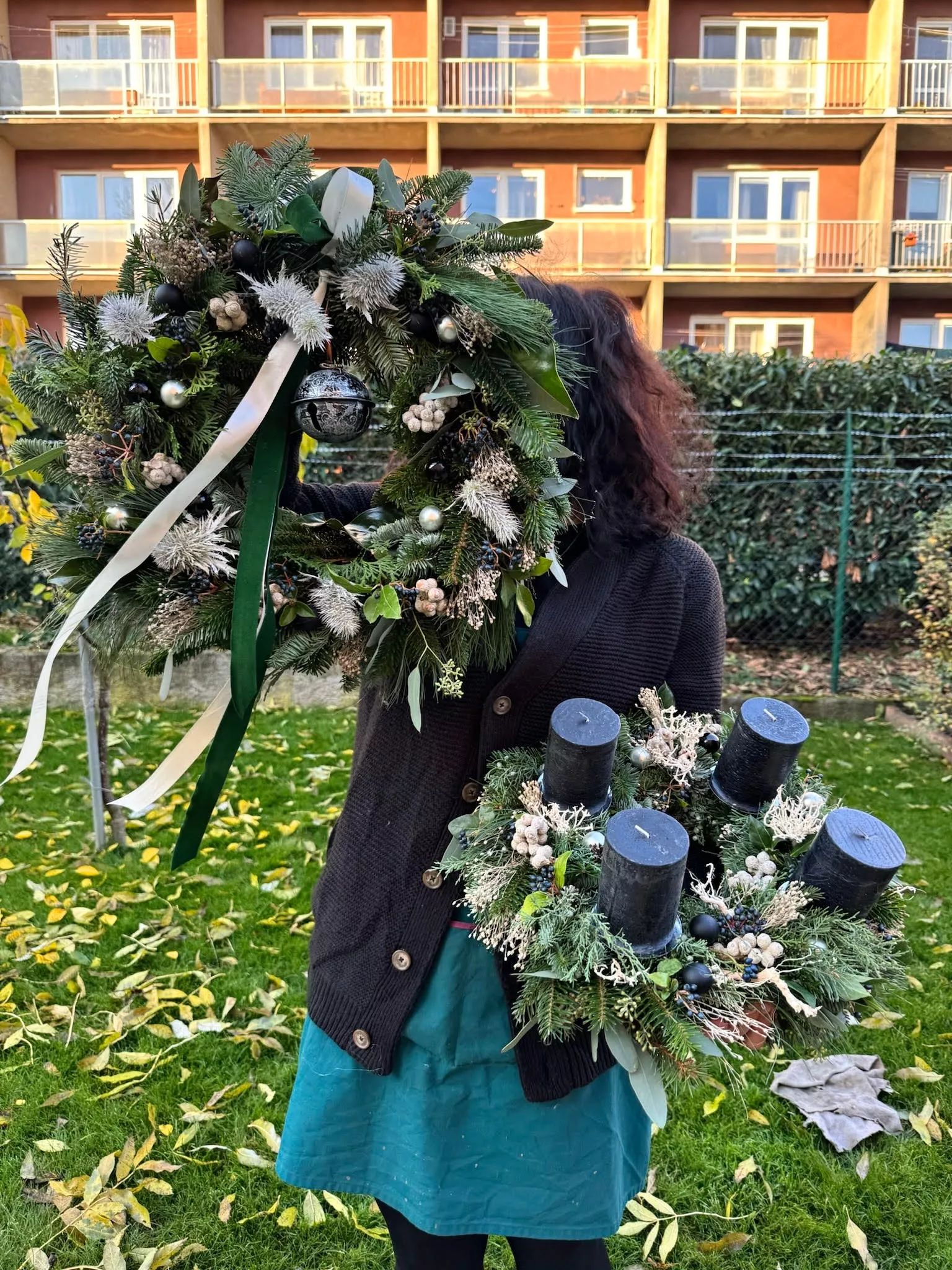 Scandi adventní věnec Premium, černý, na zavěšení