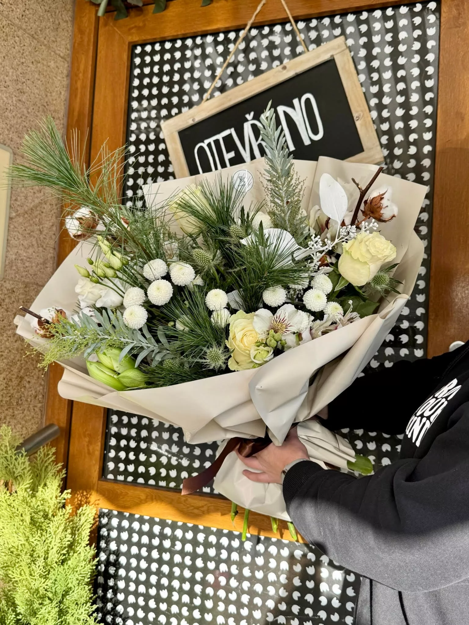 bílá vánoční kytice vezu kytku.cz