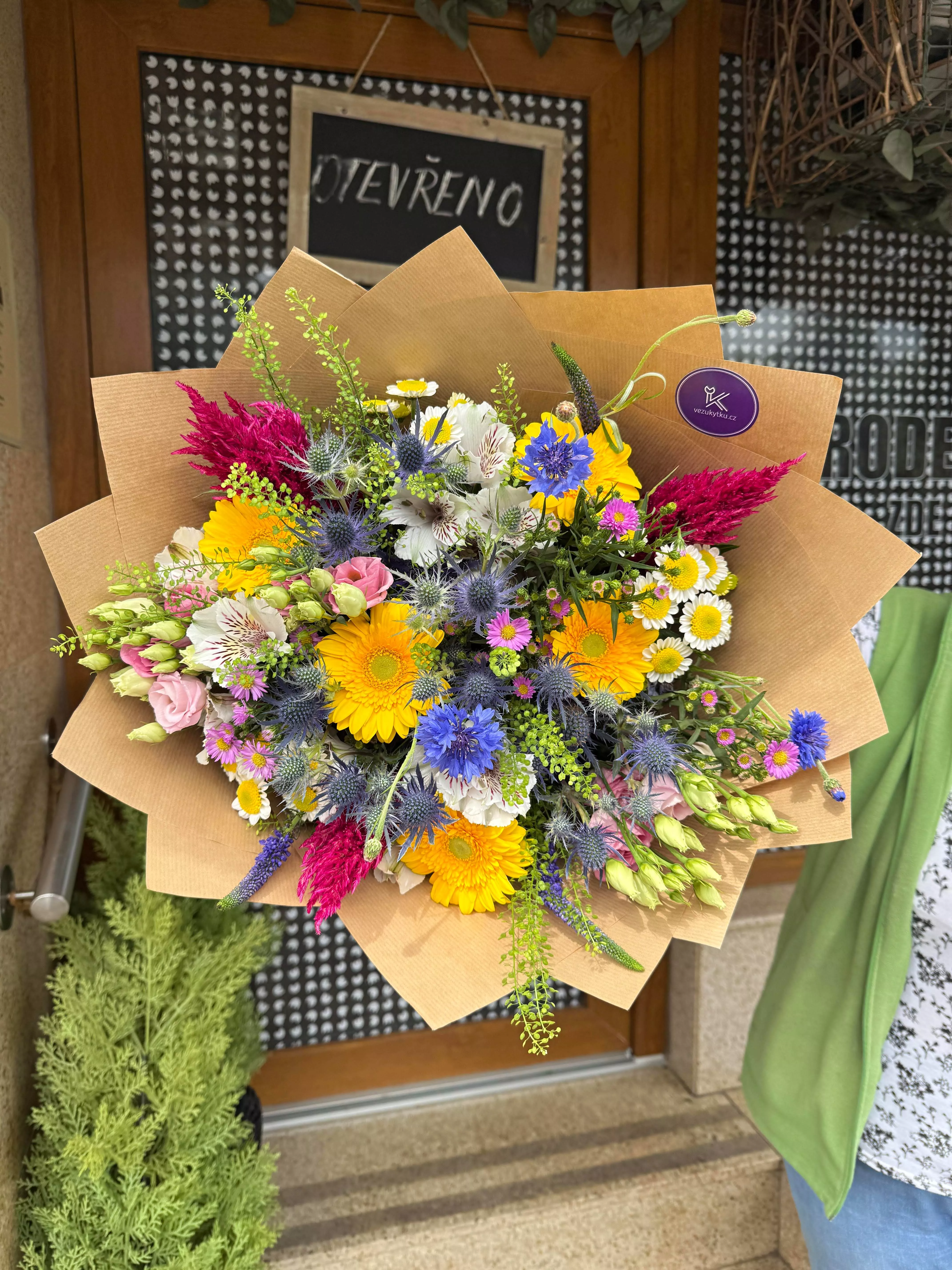 Donáška lučních kytic