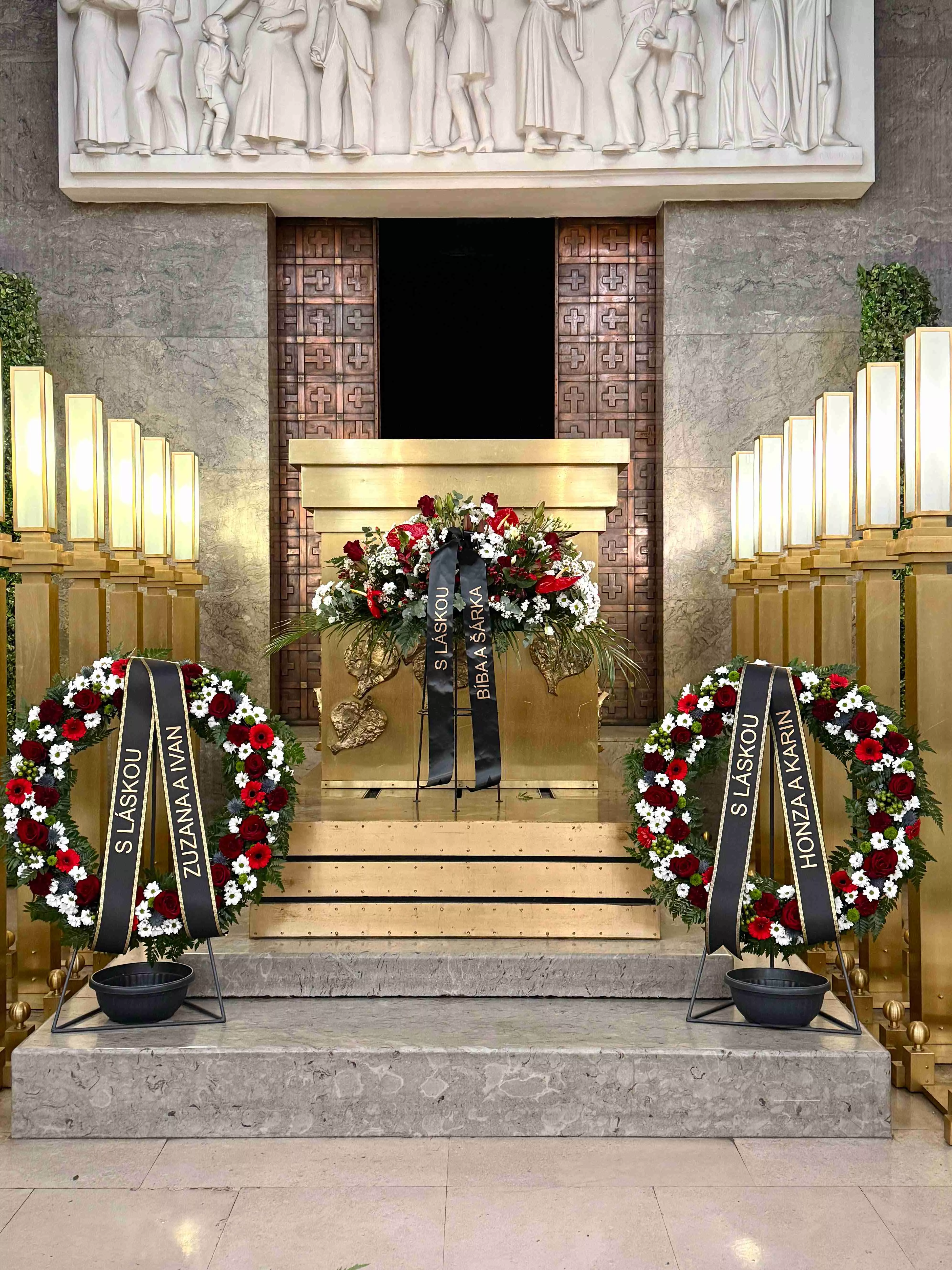 Kytice před rakev Praha