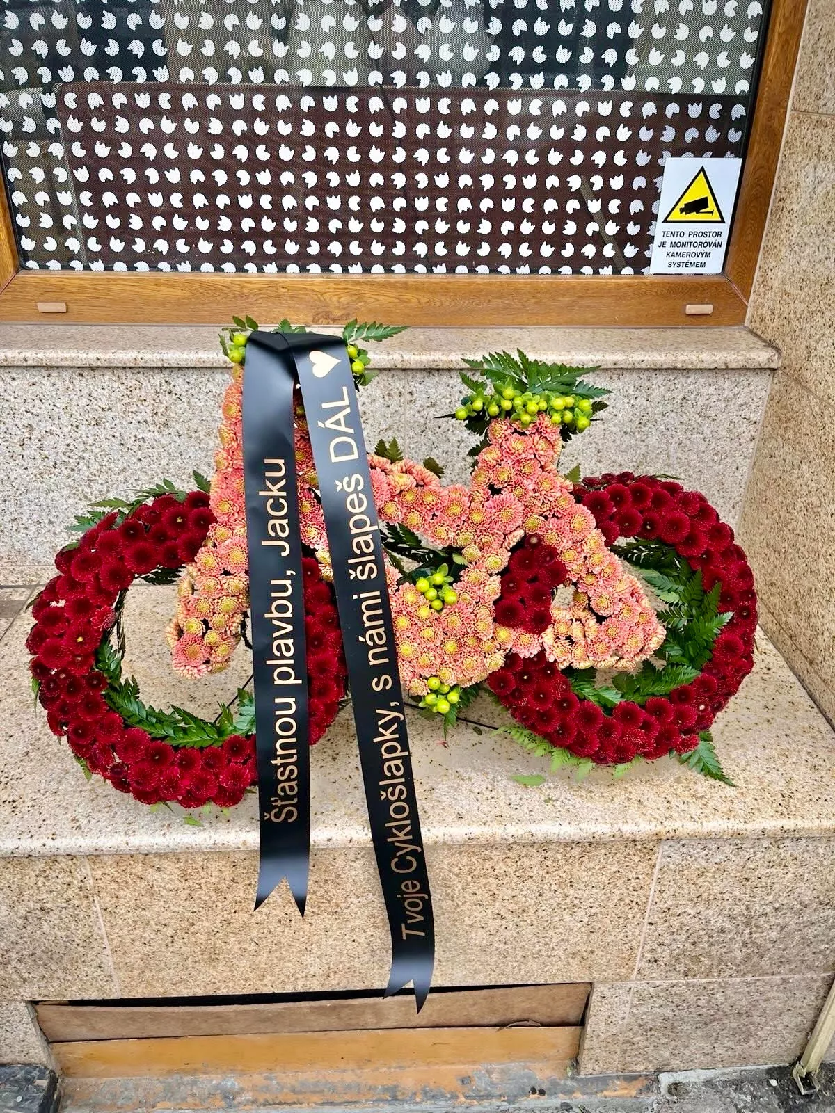 Smuteční věnce na přání VezuKytku.cz